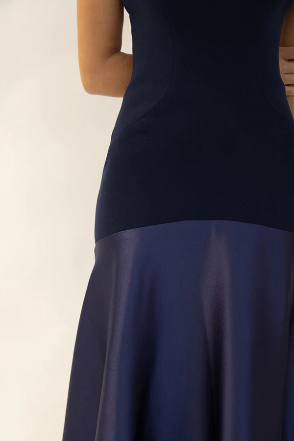 Luxe Satin Glow Strapless Maxi Kleid