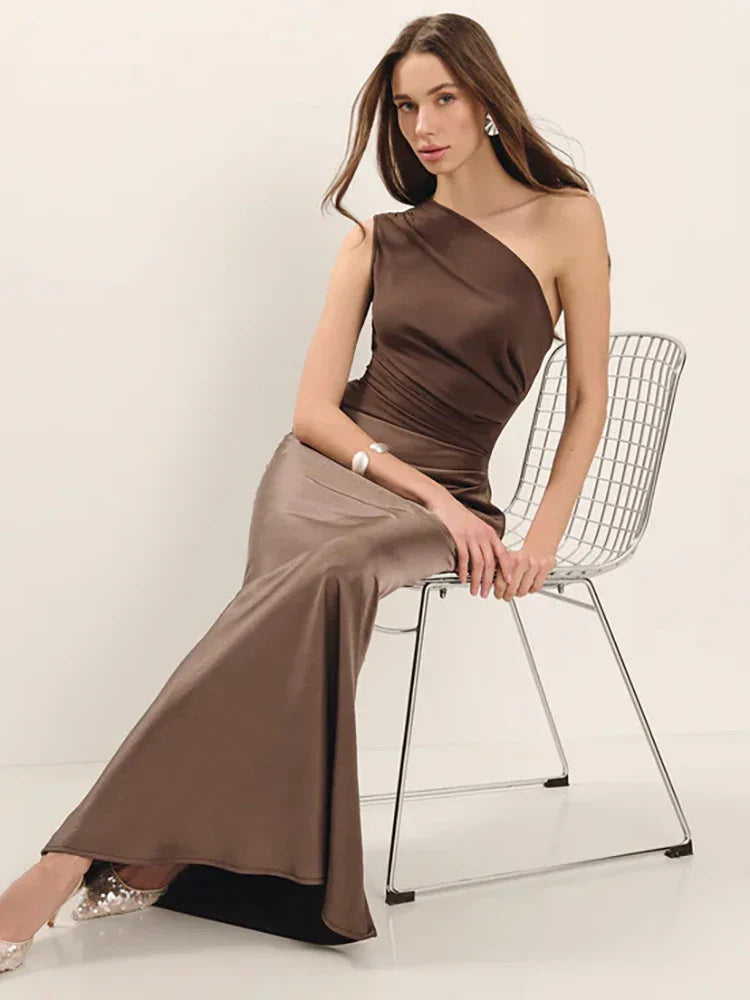 Coraline | Satin Ein-Schulter Maxi-Kleid