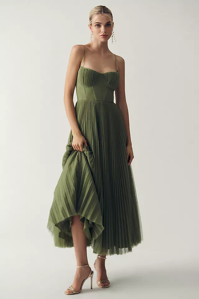Claire – Elegantes Asymmetrisches Tüllkleid mit Falten