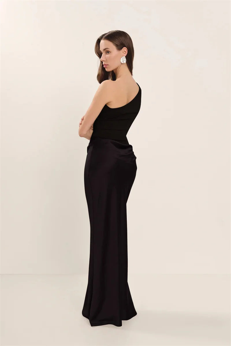 Coraline | Satin Ein-Schulter Maxi-Kleid